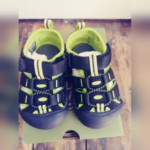 KEEN TODDLER SHOE SIZE 5